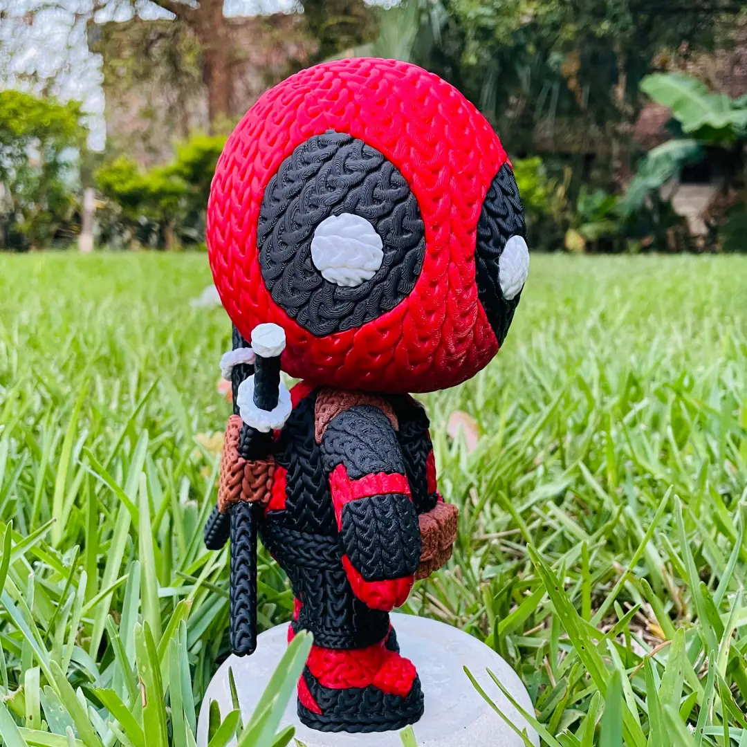 Deadpool Estilo Crochet Grande - apoyo 3